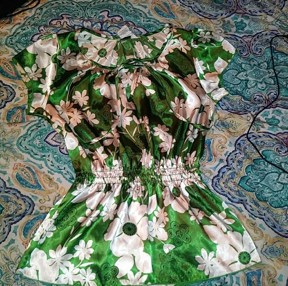 Beautiful green floral top - Picture 5 of 5